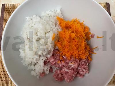 Kiaulienos faršo kotletai grietinėje keptuvėje Žingsnis 2