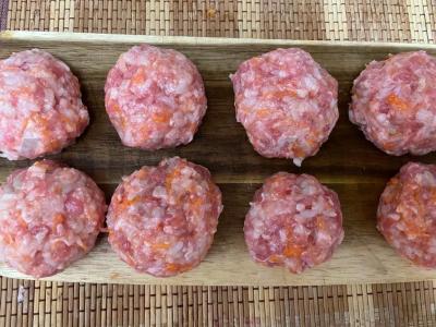 Kiaulienos faršo kotletai grietinėje keptuvėje Žingsnis 4