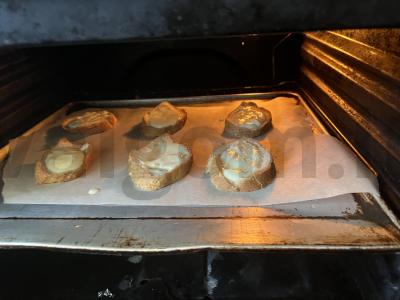 Namų pyragėliai „Sūrio pyragas“ iš trijų ingredientų Žingsnis 4