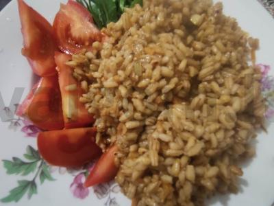 Kepta perlų kruopų patiekalas su daržovėmis pagrindine nuotrauka