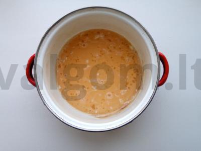 Skani varškės Velykų pyragas su žemės riešutais ir migdolais Žingsnis 1