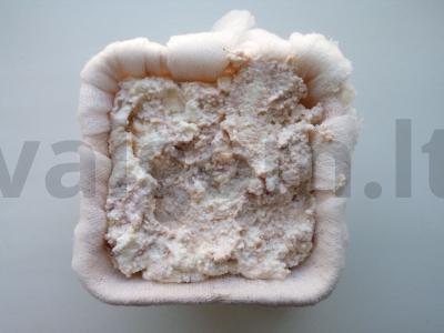 Skani varškės Velykų pyragas su žemės riešutais ir migdolais Žingsnis 3