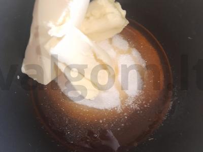 Skaniausias tortas „Medovikas“ Žingsnis 1