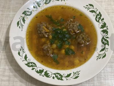 Aromatingas pupelių ir mėsos kukulių sriuba pagrindine nuotrauka