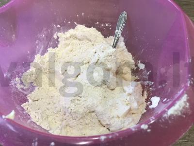 Sausainių iš trapios tešlos su juodųjų serbentų uogiene Žingsnis 1