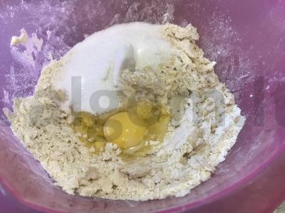 Sausainių iš trapios tešlos su juodųjų serbentų uogiene Žingsnis 2