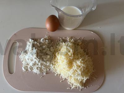 Greitas sūrio pyragas keptuvėje su sūriu „LiebenDorf“ Žingsnis 1