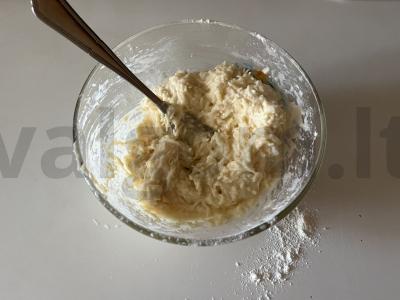 Greitas sūrio pyragas keptuvėje su sūriu „LiebenDorf“ Žingsnis 2