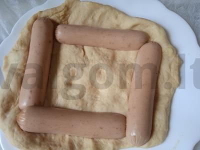 Kvadratinis hachapuri su dešrelių kraštais Žingsnis 1