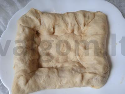 Kvadratinis hachapuri su dešrelių kraštais Žingsnis 2