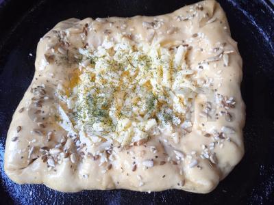 Kvadratinis hachapuri su dešrelių kraštais Žingsnis 5