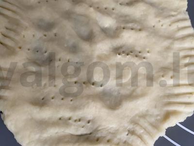 Pica „Naminė“ su salotų lapais Žingsnis 1