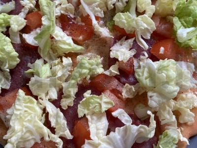 Pica „Naminė“ su salotų lapais Žingsnis 4