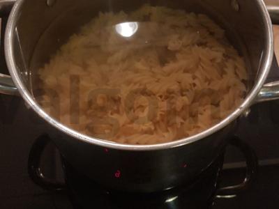 Studentų karbonara Žingsnis 1