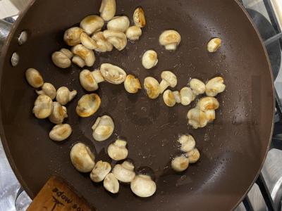 Šviežių daržovių salotos su pievagrybiais Žingsnis 1