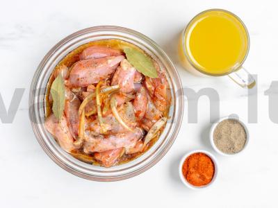 Kailinis triušis apelsinų marinate Žingsnis 1