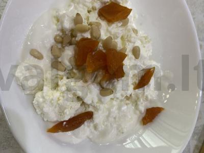 Varškės pusryčiai su riešutais ir džiovintomis abrikosais Žingsnis 4