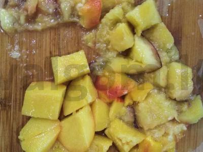 Nuostabus obuolių sulčių kokteilis su persikais ir ananasais Žingsnis 1