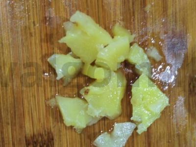 Nuostabus obuolių sulčių kokteilis su persikais ir ananasais Žingsnis 2