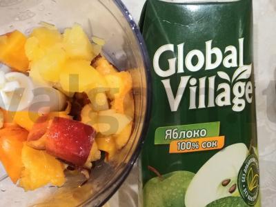 Nuostabus obuolių sulčių kokteilis su persikais ir ananasais Žingsnis 3