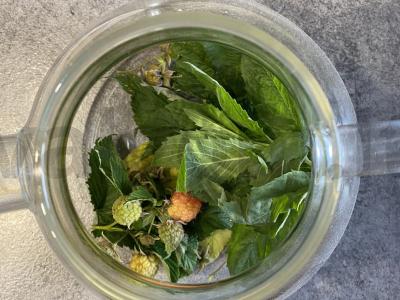 Žolelių arbata su avietėmis Žingsnis 1