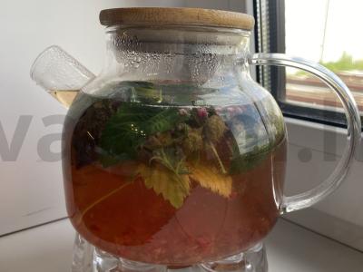 Žolelių arbata su avietėmis pagrindine nuotrauka