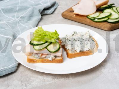 Sumuštinis su feta, kumpiu ir graikiniais riešutais Žingsnis 2