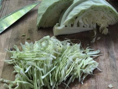 Kopūstų salotos su dviem kopūstų rūšimis Žingsnis 1