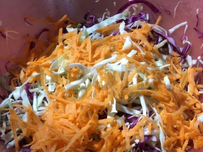 Kopūstų salotos su dviem kopūstų rūšimis Žingsnis 3