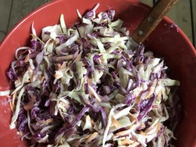 Kopūstų salotos su dviem kopūstų rūšimis pagrindine nuotrauka