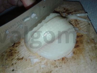 Kepta skumbrė su svogūnais ir garnyru Žingsnis 1