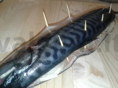 Kepta skumbrė su svogūnais ir garnyru Žingsnis 2