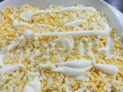 Salotas su rūkytomis vištienos krūtinėlėmis ir ananasais Žingsnis 4