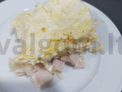 Salotas su rūkytomis vištienos krūtinėlėmis ir ananasais pagrindine nuotrauka