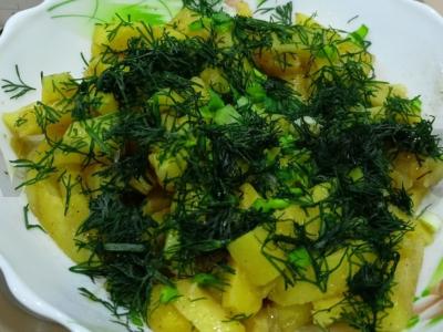 Bulvės namuose su žolelėmis pagrindine nuotrauka