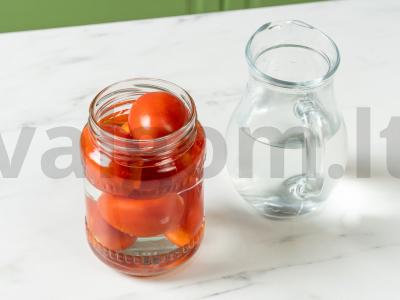 Marinuoti pomidorai su česnaku Žingsnis 1