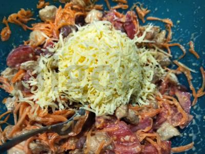 Skrebučių ir korėjietiškos morkų salotas Žingsnis 3