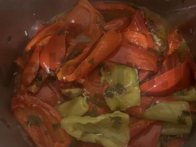 Paprika su žolelėmis ir česnaku aliejuje pagrindine nuotrauka