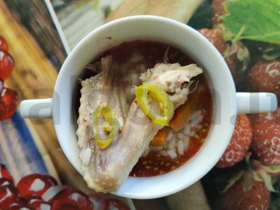 Vištienos sparneliai su pomidorais ir pipirais pagrindine nuotrauka