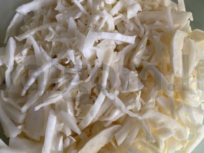 Troškinta kopūstai su baltu svogūnu Žingsnis 1