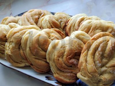 Cukriniai mieliniai bandeliai pagrindine nuotrauka