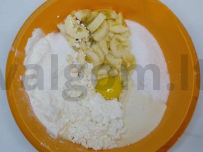 Blynai su varške ir bananais Žingsnis 1