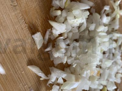 Sluoksniuotas salotas „Pavasaris“ su vištienos krūtinėle, kukurūzais ir traškučiais Žingsnis 2