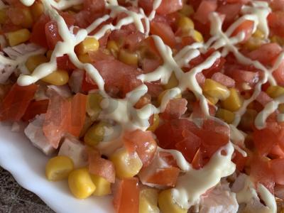 Sluoksniuotas salotas „Pavasaris“ su vištienos krūtinėle, kukurūzais ir traškučiais Žingsnis 5