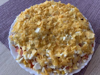 Sluoksniuotas salotas „Pavasaris“ su vištienos krūtinėle, kukurūzais ir traškučiais Žingsnis 7