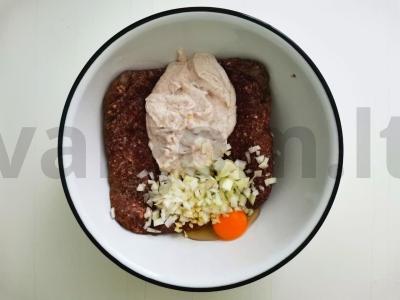 Kvapnūs veršienos kotletai su grietine Žingsnis 2