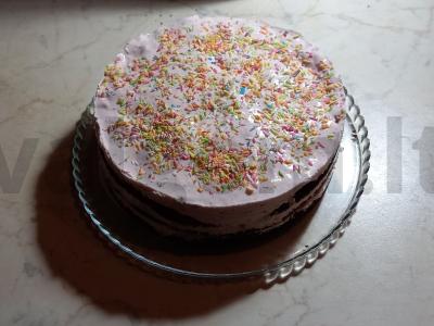 Šermukšnių tortas su braškių tyrė pagrindine nuotrauka