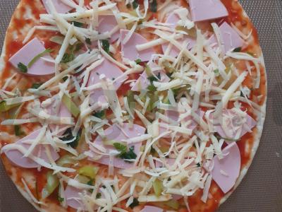 Pica „Sūnaus džiaugsmas“ su dešra Žingsnis 4