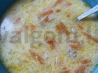 Grietinėlės sriuba su vištienos šlaunelėmis ir vermišeliais pagrindine nuotrauka