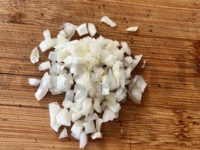 Vasaros salotos su daržovėmis ir Pekino kopūstu Žingsnis 4